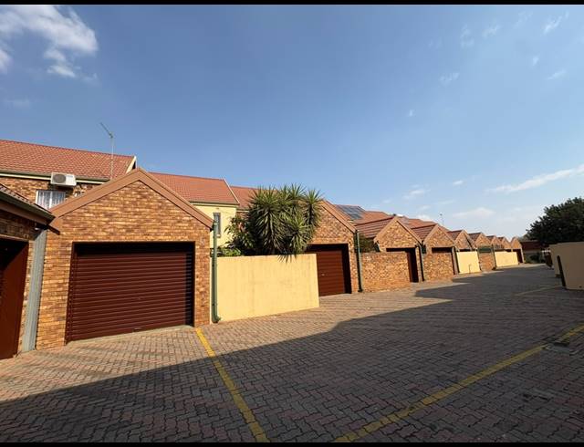 3 BEDROOM TOWNHOUSE FOR SALE IN VAALPARK
